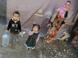 اطفال لاجئون سوريون في بلدة سعد نايل الزراعية في البقاع اللبناني/أ.ف.ب