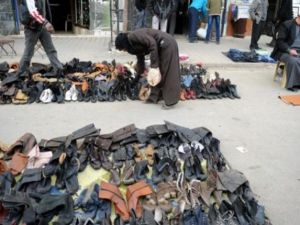 سوق شعبي للاحذية المستعملة في حلب/ا.ف.ب
