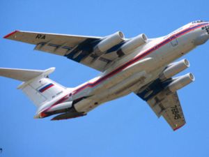 الطائرة محملة بـ11 طناً من الأغطية والمواد الغذائية