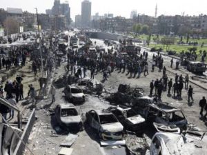 مشهد عام لاثار التفجير الذي وقع في دمشق الخميس بالقرب من مقر حزب البعث الحاكم/أ.ف.ب