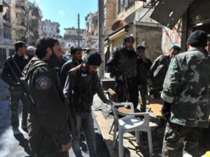 مقاتلون من المعارضة في حي سيف الدولة بحلب/أ.ف.ب