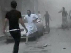 صورة يتداولها نشطاء على الانترنت/لحظة سقوط قذائف على مخيم اليرموك/أرشيف