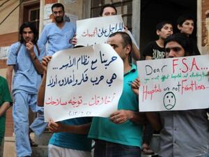 محتجون في دير الزور على تصرفات مسلحي المعارضة/أ.ف.ب