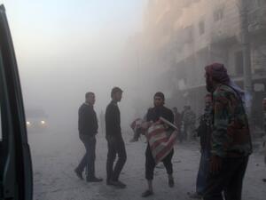 غارة بالبراميل على احد احياء حلب/أ.ف.ب