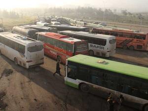 إجلاء مجموعة من مقاتلي تنظيم الدولة الإسلامية من آخر جيب للمعارضة قرب العاصمة دمشق