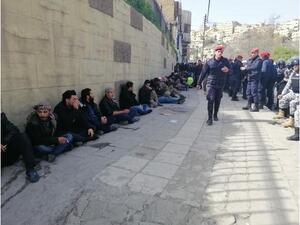  عاطلون عن العمل قرب الديوان الملكي في عمان