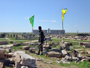 مقاتل كردي في شمال شرق سوريا