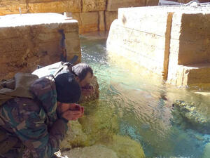 تقع بلدة عين الفيجة بمنطقة وادي بردى الجبلية بريف دمشق الشمالي الغربي