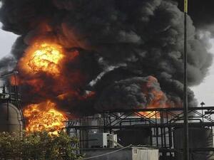 حريق ضخم يلتهم أجزاء من مصفاة نفط بمدينة حمص السورية