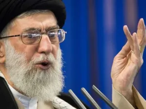 مرشد الثورة الإيرانية على خامنئي