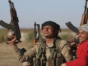 مقاتلون من قوات سوريا الديمقراطية