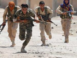 مقاتلون من قوات سوريا الديمقراطية (قسد)