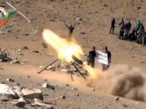 مقاتلون من جبهة التوحيد يطلقون صواريخ من سوريا على لبنان/أ.ف.ب