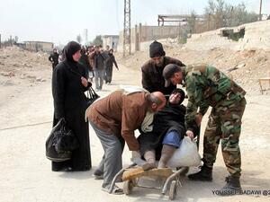 الآلاف من ابناء الغوطة الشرقية يواصلون التدفق نحو المعابر الآمنة التي حددها الجيش السوري