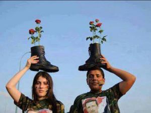 موالون للرئيس السوري بشار الاسد اثناء تجمع تاييد/انترنت