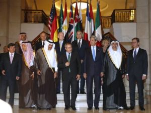 دعت مجموعة "أصدقاء سورية" إيران وحليفها حزب الله اللبناني إلى سحب مقاتليهم