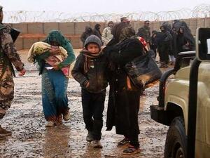 لاجئون سوريون على الحدود الأردنية السورية/ أرشيفية