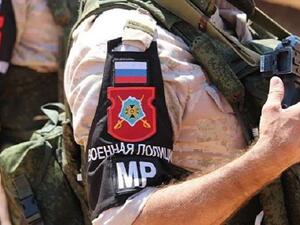 يؤمن عناصر الشرطة العسكرية الروسية حماية المستشفيات والمدارس والمؤسسات الحكومية في القلمون الشرقي