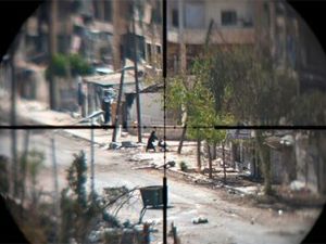  القناصة يكسبون علب سجائر عندما يصيبون اكبر عدد من الاهداف