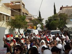 مظاهرة في العاصمة دمشق تنديدا بالضربة الأمريكية لمطار الشعيرات بحمص