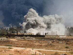 Smoke billows following air strikes by regime forces on rebel positions during intense fighting in Aleppo on August 18, 2016. (AFP/George Ourfalian)