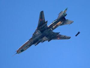 A Syrian Sukhoi Su-22 figther drops a bomb on the rebel-held area of Damascus' Jobar district on June 30, 2017. (Amer Almohibany/AFP)