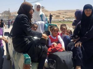 Syrian refugees arrive in Wadi Hamayyed, on the outskirts of Lebanon's northeastern border town of Arsal. (AFP/ File)
