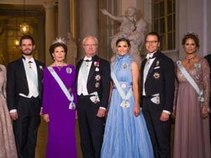 العائلة المالكة السويدية في كامل أناقتها بحفل توزيع جوائز نوبل