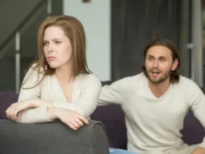 يجب اختيار الكلمات المناسبة بعناية عند التحدّث مع الخطيبة العنيدة