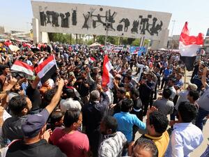 Thousands of Iraqis gather to protest for sweeping government reforms. (AFP/Sabah Arar)