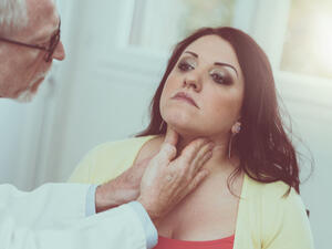 قصور عمل الغدة الدرقية أكثر الأمراض تأثير على تنظيم الدورة الشهرية 