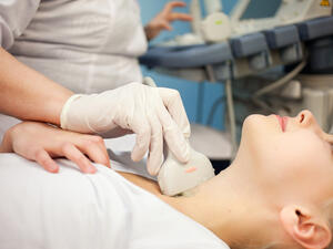 إذا تأكد الطبيب أنك تعاني من كسل في الغدة فإنه سيقوم بوصف العلاج المناسب