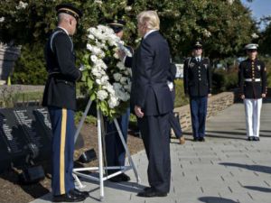 وصوت 33 سيناتورا ديموقراطيا وثلاثة جمهوريين لإنهاء الإذنين القديمين باللجوء إلى القوة العسكرية.

