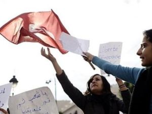 سقوط أول قتيل في  بتونس