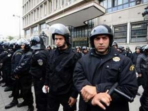 افراد من الشرطة التونسية