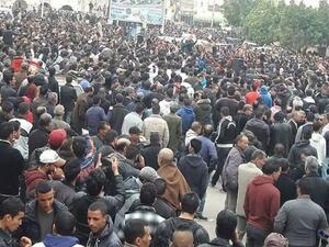  إضراب عام بساحة الشعب تطاوين تنديدا بالتهميش