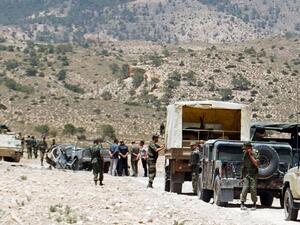 Tunisian soldiers patrol the Algerian border in 2013. (AFP/Abderrazek Khlifi)