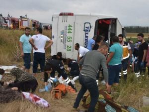  5 أشخاص لقوا حتفهم وأصيب 36 آخرون في حادث مرور وانقلاب حافلة