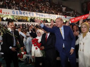 المؤتمر الاستثنائي للحزب الحاكم انتخب الرئيس التركي رجب طيب أردوغان رئيسا للحزب