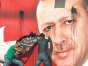 المحتجون هتفوا أن حزب اردوغان "العدالة والتنمية في كل مكان.. الفساد في كل مكان"