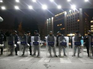 وحدات من الأمن الخاص نجحت في دخول المبنى واعتقال الرجلين