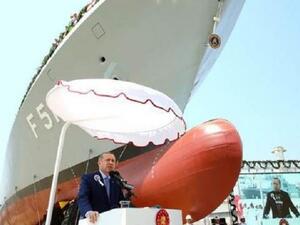 الرئيس التركي رجب طيب أردوغان أثناء تدشين الفرقاطة Kınalıada
