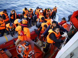 3 ملايين لاجئ في إيران، غالبيتهم من الأفغان، يستعدون للنزوح إلى تركيا