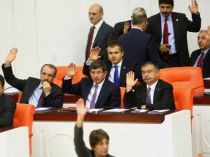 التعديل الذي تقدم به حزب العدالة والتنمية الحاكم يعيد صياغة المادة 35 في قانون عمل الجيش