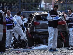 Forensic officers work next to damaged motorbike at the scene of a blast near a police station in Istanbul on October 6, 2016. (AFP/Ozan Kose)
