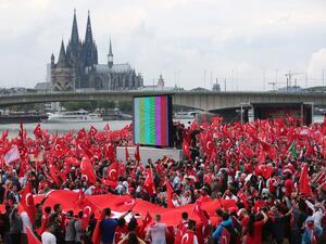 Supporters of Turkish President Recep Tayyip Erdogan attend a rally on July 31, 2016 in Cologne, as tensions over Turkey's failed coup put authorities on edge. (AFP/Oliver Berg)
