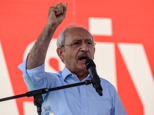 Kemal Kilicdaroglu, Leader of Republican People's Party (CHP) speaks at Istanbul's Taksim Square on July 24, 2016. (AFP/Ozan Kose)