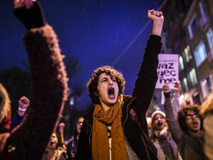Turkish protesters who supported "no" in the country's constitutional referendum demonstrate in Istanbu;, April 17 2017. (AFP/Bulent Kilic) 