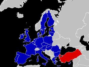 The EU (marked in blue) may vote this week to suspend accession negotiations with Turkey (marked in red) (Wikimedia Commons)