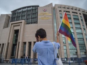 A person waves a rainbow flag in front of Istanbul courthouse on June 19, 2017 in support to eleven LBTG activists who went on trial. Eleven LBTG activists appeared on trial on June 19 in Istanbul for having marched during last year's Gay Pride, which was banned. All charges against them have been dropped, and activists called for a demonstration on June 25. (Ozan Kose/AFP)